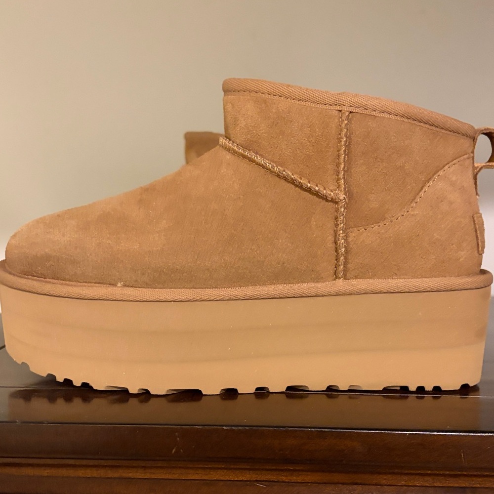 UGG Women’s Classic Ultra Mini Platform Boots - Picture 12 of 16